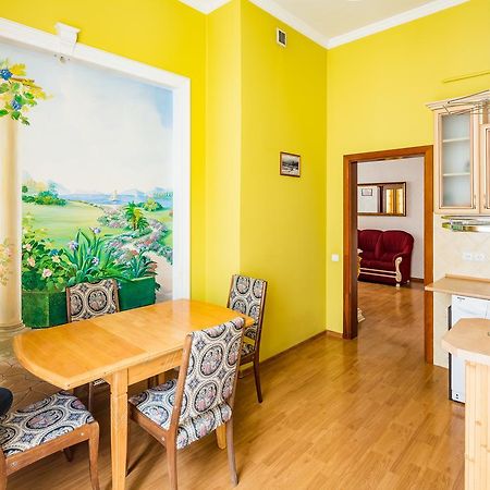 2 Virmens'Ka Apartment Lviv Eksteriør bilde