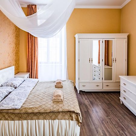 2 Virmens'Ka Apartment Lviv Eksteriør bilde
