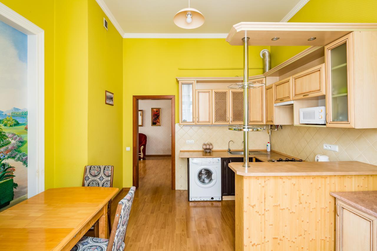 2 Virmens'Ka Apartment Lviv Eksteriør bilde