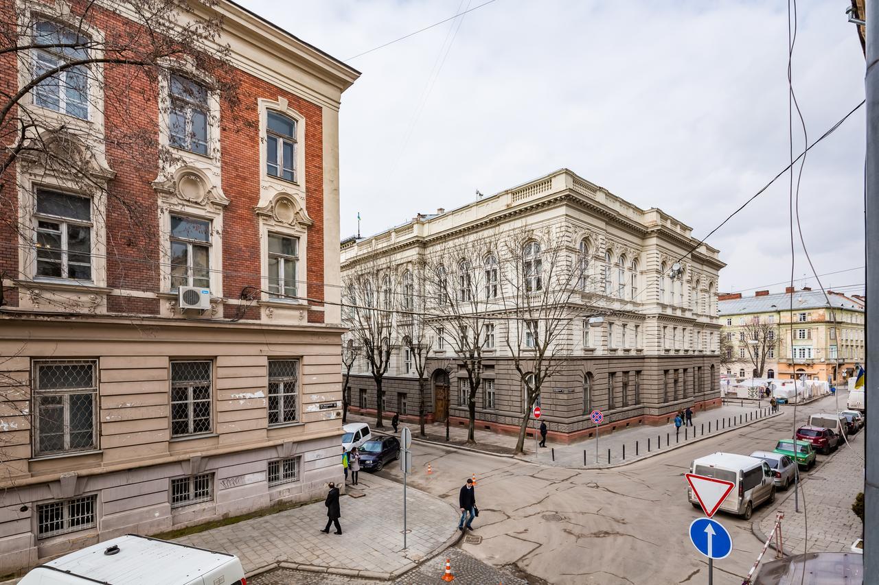 2 Virmens'Ka Apartment Lviv Eksteriør bilde